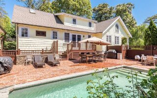 7 Shinnecock Pl, Hampton Bays, NY 11946