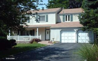 7 Shoreham Dr W, Dix Hills, NY 11746