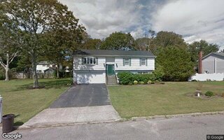7 Sinnickson Rd, Center Moriches, NY 11934