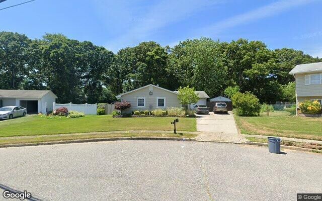 7 Stanley Ct, Ronkonkoma, NY 11779 (House View)