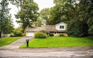 7 Wendy Rd, Coram, NY 11727