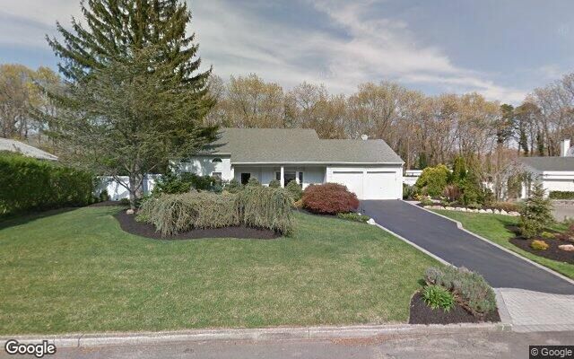 7 Yosemite Ln, Coram, NY 11727