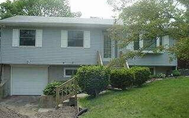70 Berkshire Dr, Farmingville, NY 11738