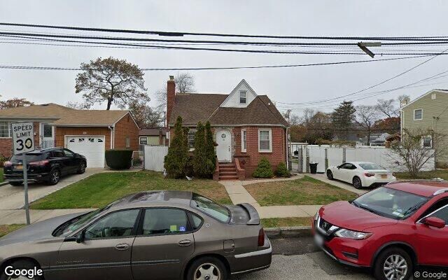 70 Bristol St, Lindenhurst, NY 11757