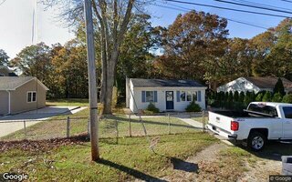 70 Hounslow Rd, Shirley, NY 11967