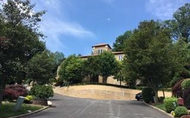 70 Lyman Pl, Staten Island, NY 10304