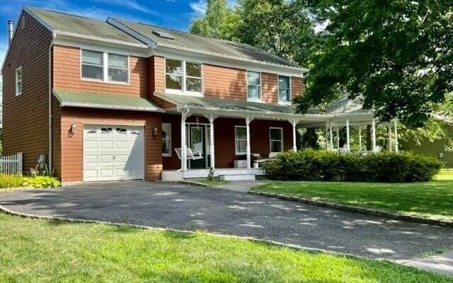 70 Marc Dr, Ridge, NY 11961 (House View)