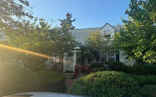 70 Morris Ave, Malverne, NY 11565