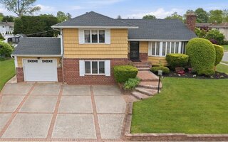 70 Polo Rd, Massapequa, NY 11758