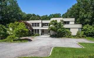 70 Shutter Ln, Oyster Bay, NY 11771