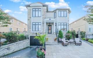 70 St Edward Ln, Staten Island, NY 10309