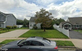 71 Chimney Ln, Levittown, NY 11756