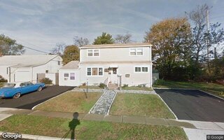71 E June St, Lindenhurst, NY 11757
