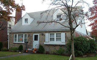 71 Floral Blvd, Floral Park, NY 11001