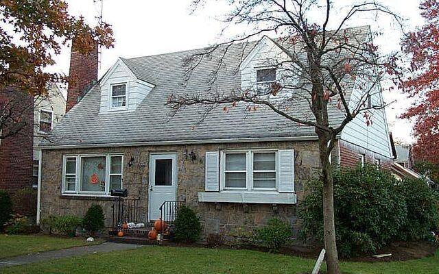 71 Floral Blvd, Floral Park, NY 11001