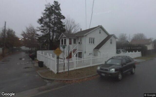 712 Brook Ct, North Baldwin, NY 11510