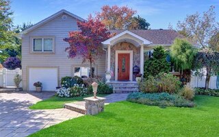712 Morris Ct, East Meadow, NY 11554