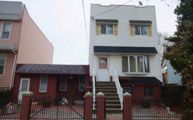 7150 71st St, Glendale, NY 11385