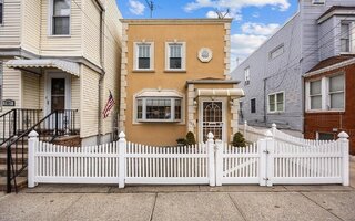 72-31 73rd St, Glendale, NY 11385