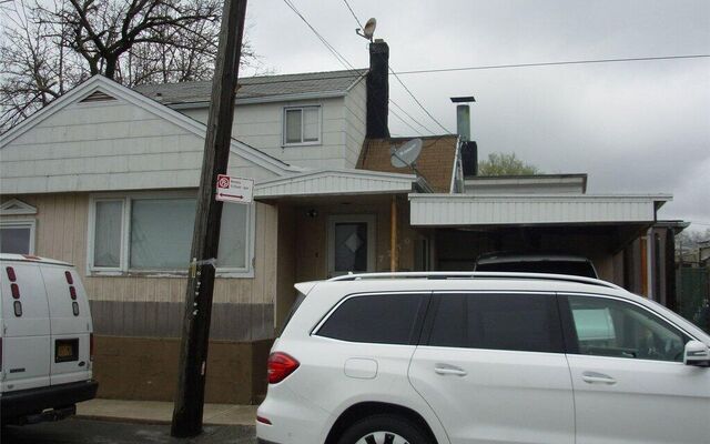 72-50 Burchell Ave, Arverne, NY 11692 (House View)