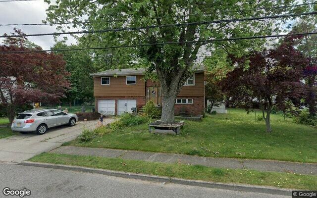72 Andrew Ave, Islip Terrace, NY 11752