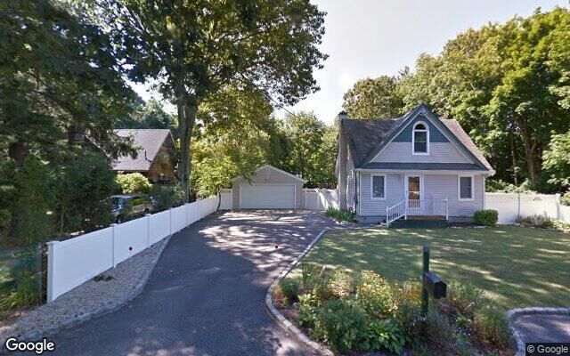 72 Babylon St, Islip Terrace, NY 11752