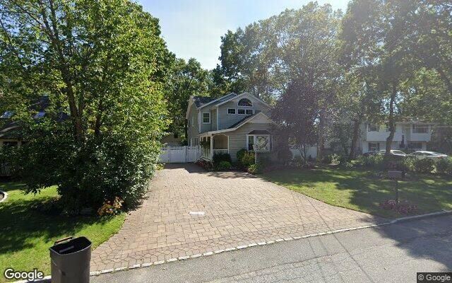 72 Beech St, Islip, NY 11751