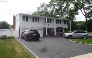 72 Hurtin Blvd, Smithtown, NY 11787