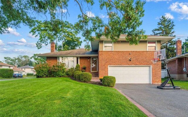 72 Ridge Dr, Westbury, NY 11590 (Garage)