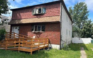 727 Roman Ave, Westbury, NY 11590