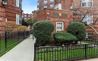 73-12 35th Ave, Jackson Heights, NY 11372