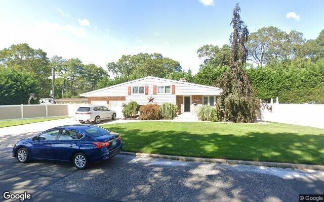 73 Danbury St, Bay Shore, NY 11706