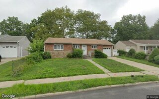 73 Diamond Dr, Plainview, NY 11803