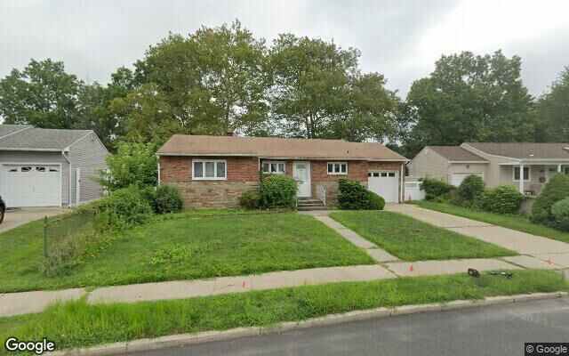 73 Diamond Dr, Plainview, NY 11803