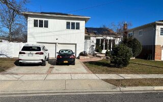 731 Bonnie Dr, Baldwin, NY 11510