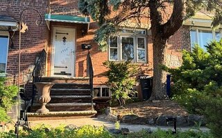 7350 52nd Rd, Maspeth, NY 11378