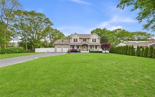 74 Buckley Rd, Patchogue, NY 11772