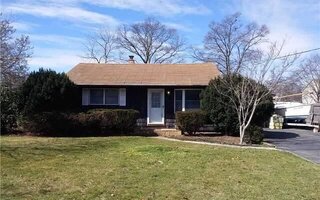 74 Meroke Ln, East Islip, NY 11730
