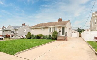74 Tyler St, Freeport, NY 11520