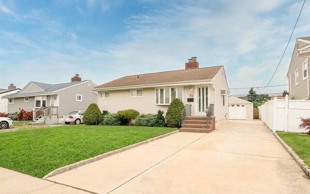 74 Tyler St, Freeport, NY 11520 (Yard)