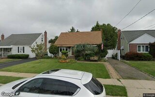 74 Virginia Ave, Plainview, NY 11803