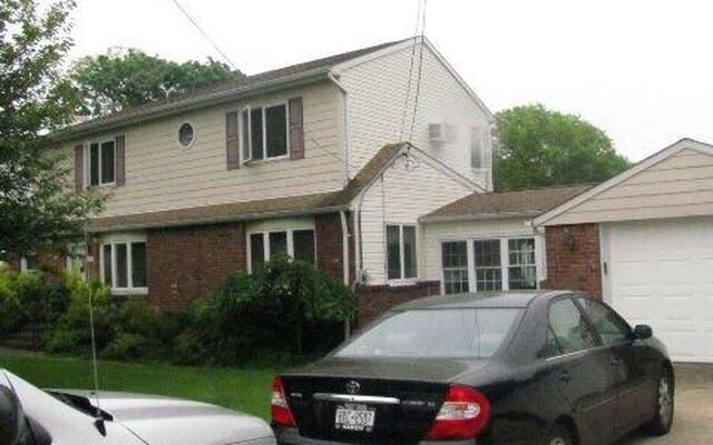 74 Webster Ave, West Islip, NY 11795 (Yard)