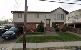 745 S 9th St, Lindenhurst, NY 11757