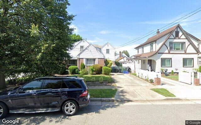 75 Botsford St, Hempstead, NY 11550
