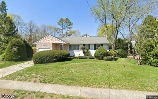 75 Harbor Hills Dr, Port Washington, NY 11050