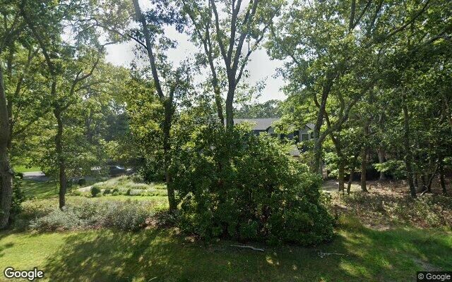 75 Old Trail Rd, Water Mill, NY 11976