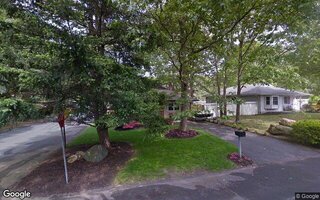 75 Orchard St, Manorville, NY 11949
