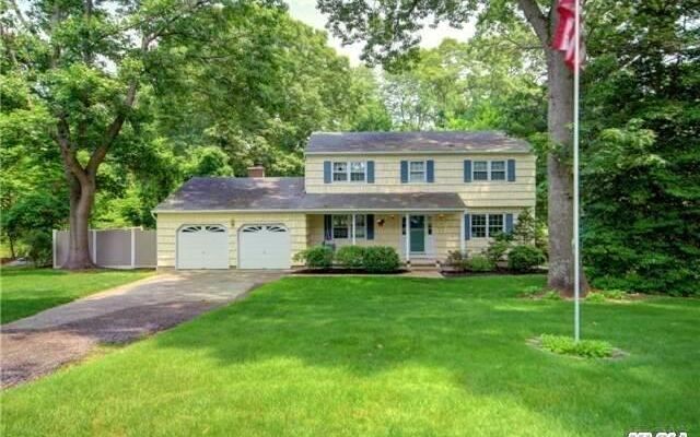 75 Peterborough Dr, Northport, NY 11768