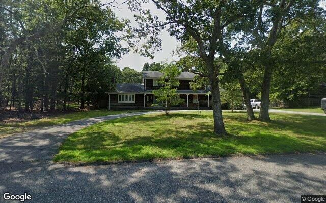 75 Topping Dr, Riverhead, NY 11901