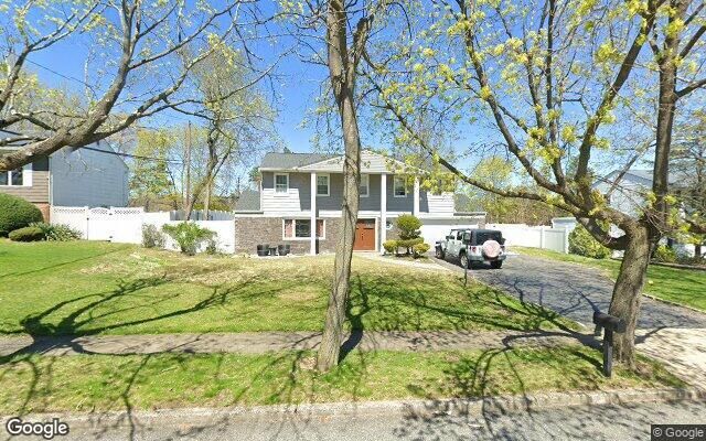 75 Wesleyan Rd, Commack, NY 11725